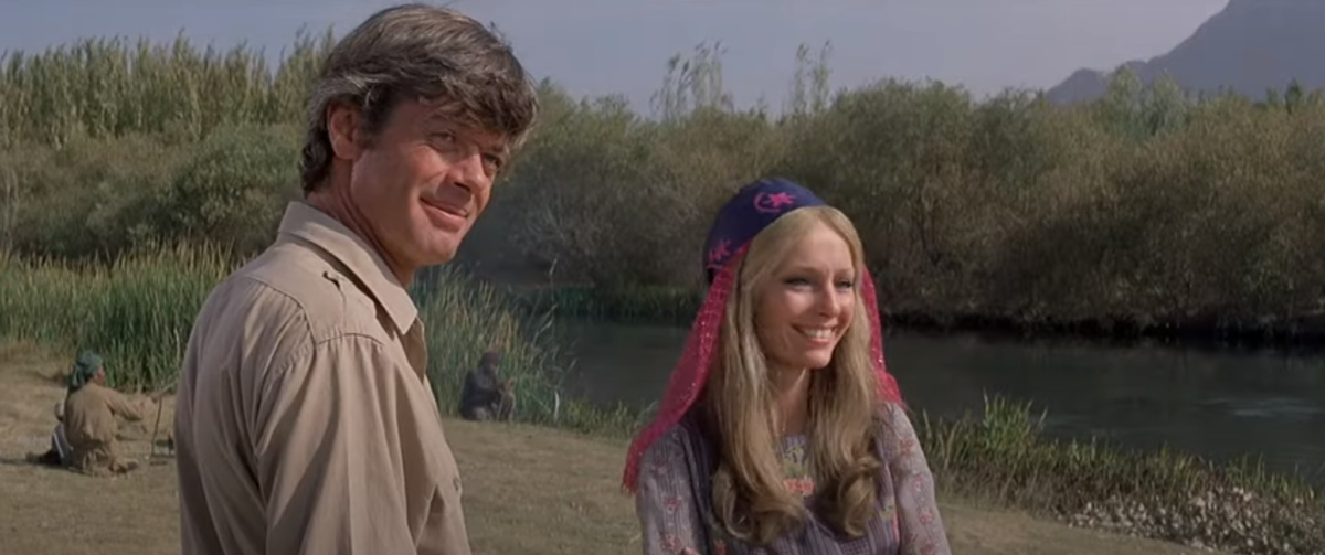 Голые фигурки из бэтмена. Элтон коулман и дебра браун. Kate westall. Элтон коулман и дебра браун. Ли бермехо комиксы.