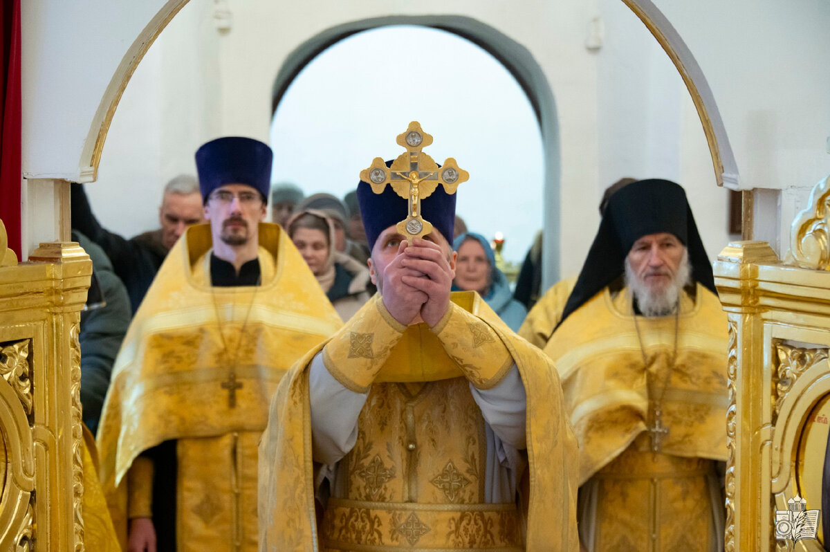 В Псковской епархии прошли благодарственные молебны в связи с 15-летием  интронизации Святейшего Патриарха Кирилла | Псковская Епархия | Дзен