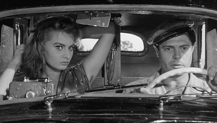 В галерее – кадры из итальянской комедии  с Мастроянни и Лорен