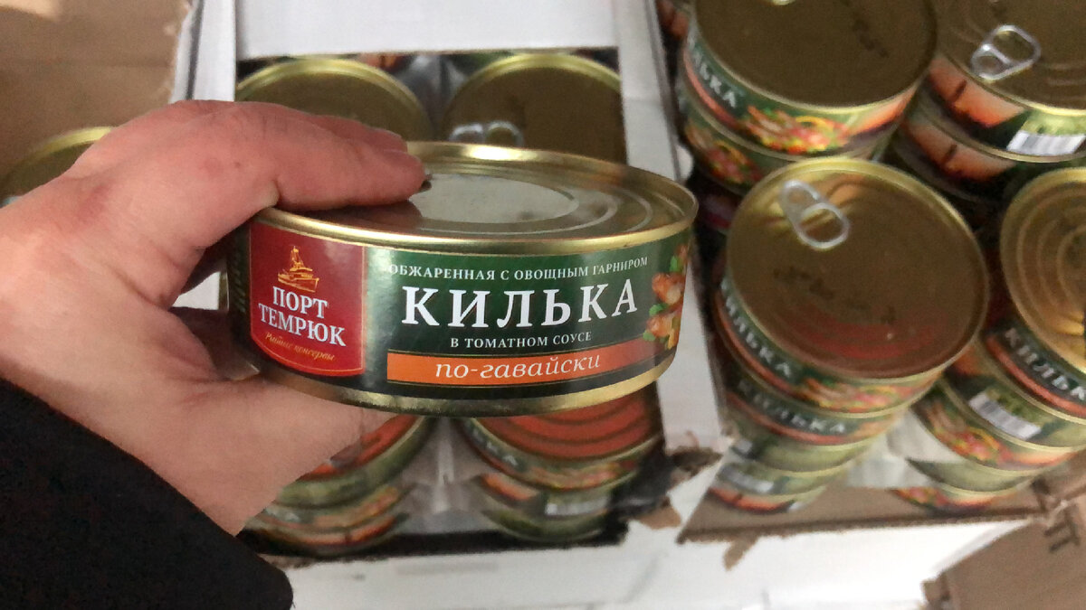 Много дел одновременно. Люди спешат на работу. Парень убегает. Человек в спешке. Бизнесмен с портфелем.