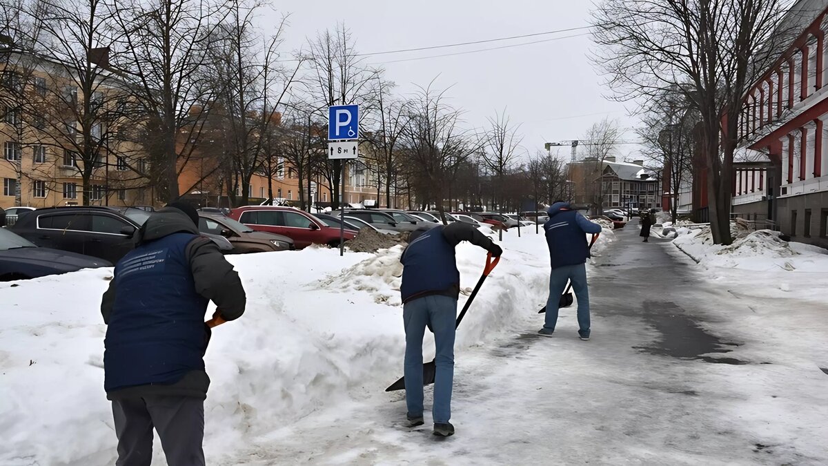     Не все сотрудники оказались довольны вынужденным участием в субботнике: об этом стало известно из соцсетей.