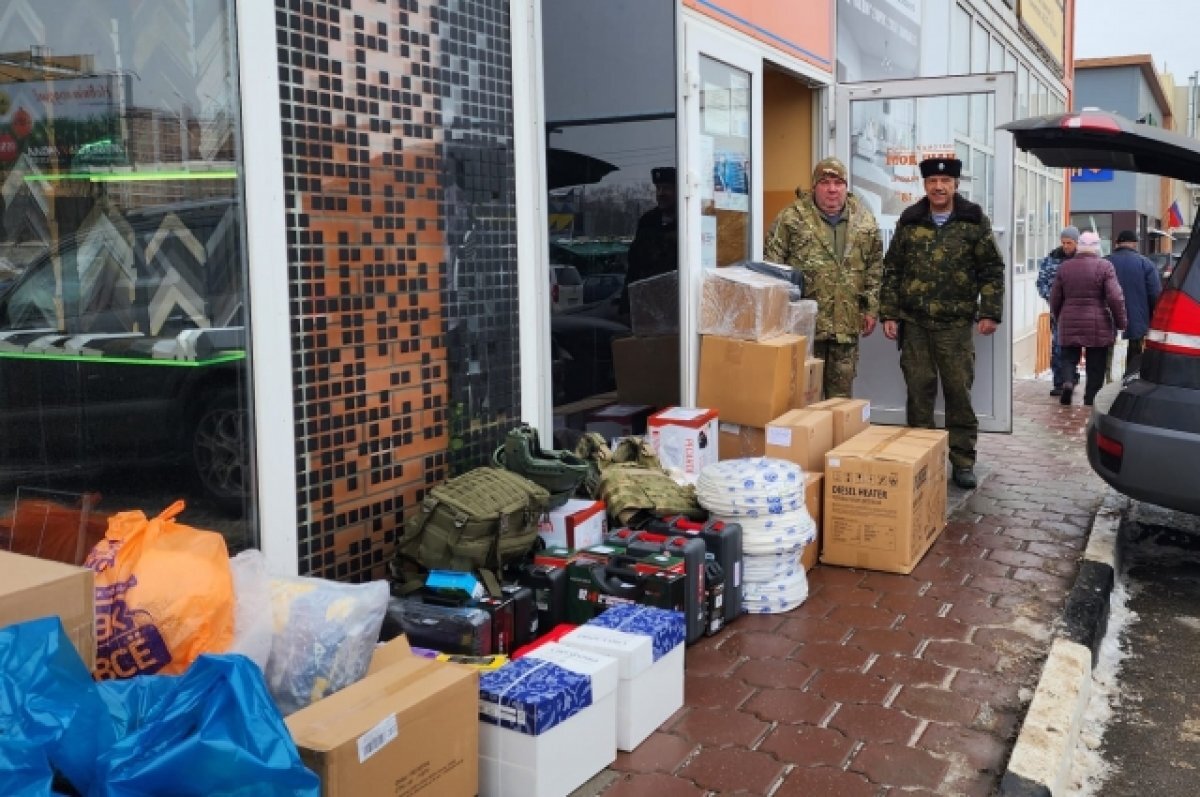   Казаки совместно с депутатом Тульской областной Думы везут груз в зону СВО