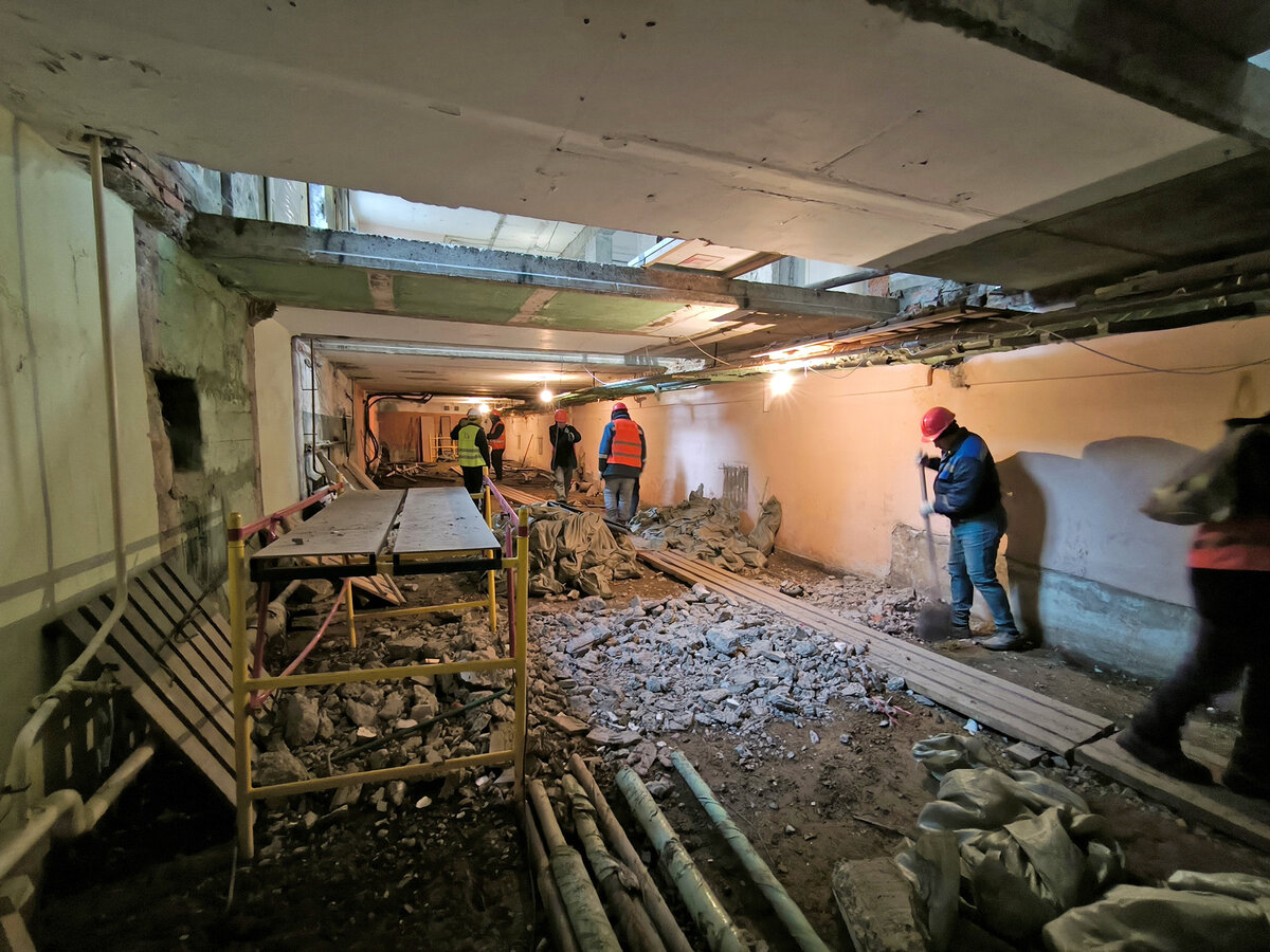 Выполнение демонтажных работ. Отбойный молоток bosch gsh501. Демонтаж кирпичных перегородок. Строительный демонтаж. Hilti te 700-avr breaker.