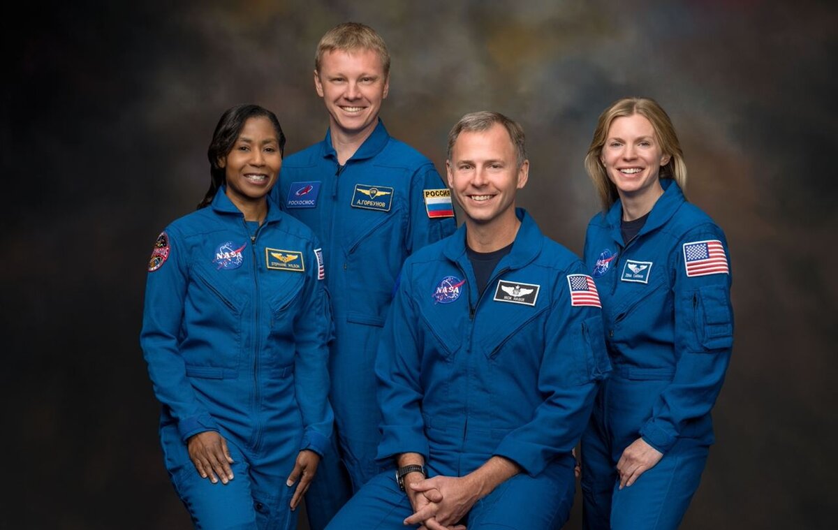       Слева направо: Стефани Уилсон, Александр Горбунов, Ник Хейг, Зена Кардман Фото: NASA