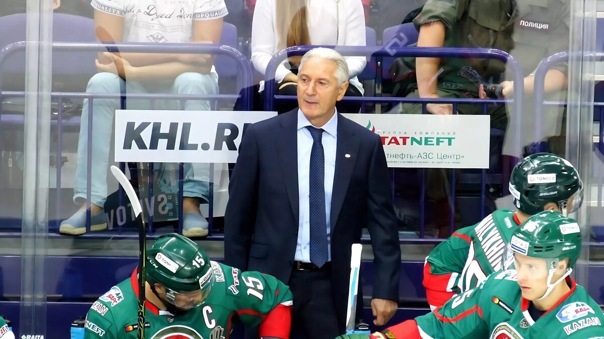     На место нынешнего тренера «Ак Барса» Зинэтулы Билялетдинова претендует Илья Воробьев. Контракт первого истекает в конце сезона. Об этом пишет «Спорт-Экспресс».