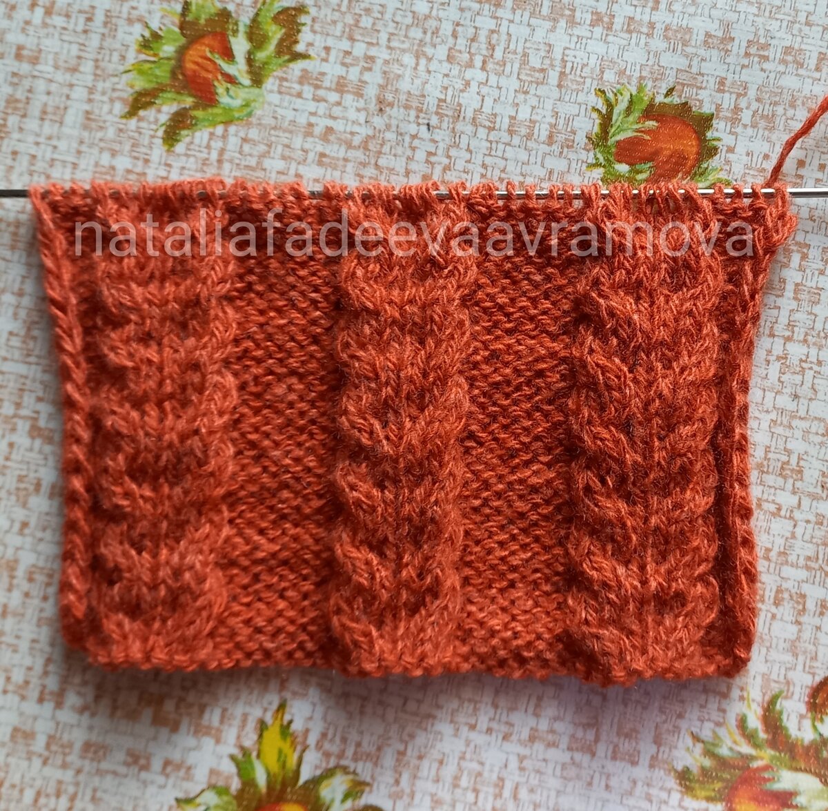 Мастер класс жилетка спицами. Вязание жилета спицами для женщин с описанием. Вяжем безрукавку спицами для женщин со схемами. Жилет спицами для женщин. Безрукавка женская спицами для начинающих описание и схемы.