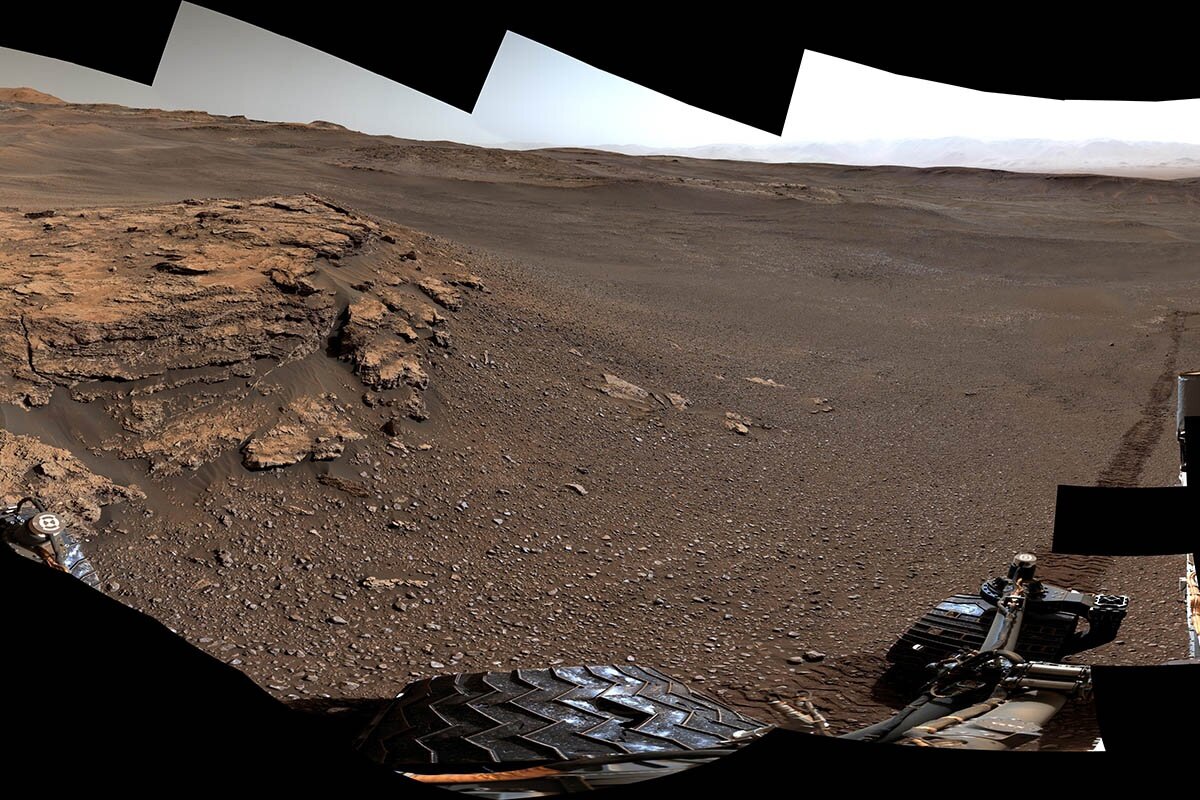 Поверхность Марса. Панорама от Кьюриосити. Здесь и дальше - фото и картинки из открытых источников.
