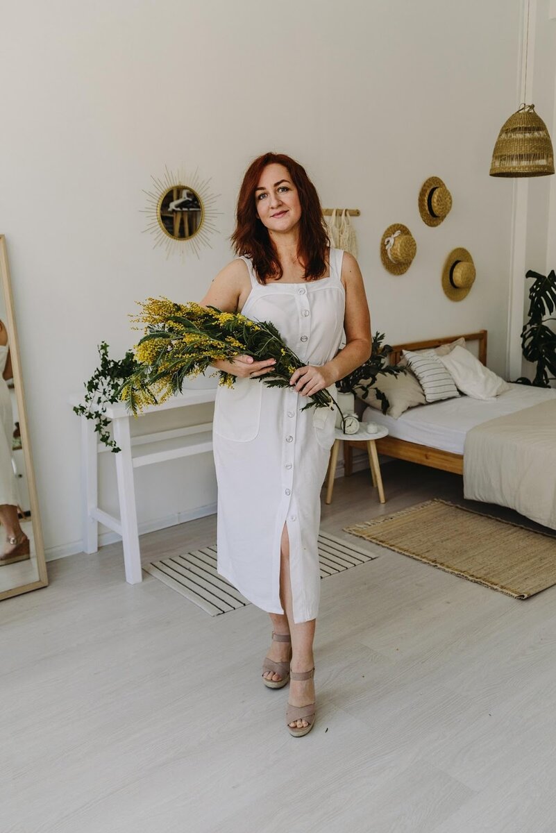 Мимо однажды. Уходящая девушка. Стихи огромные глаза. Слезы расставания. Идет мимо.