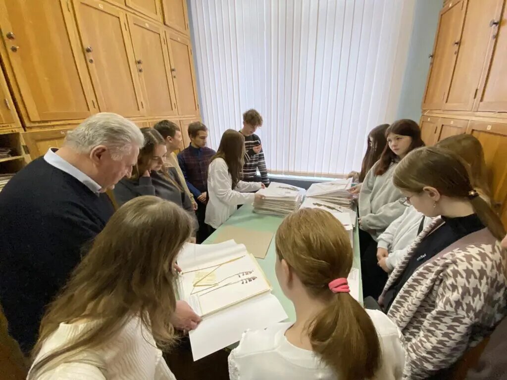 Детские книги. Ребята выполнение. Ребята выполнение. Рисунки на школьную тему. Рисунки для детей.