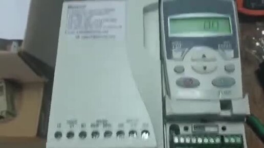 Acs580 схема подключения. Частотник abb acs150 коды ошибок. Tg910 преобразователь частоты. Abb acs355 панель управления частотником. Abb преобразователь частоты схема подключения.