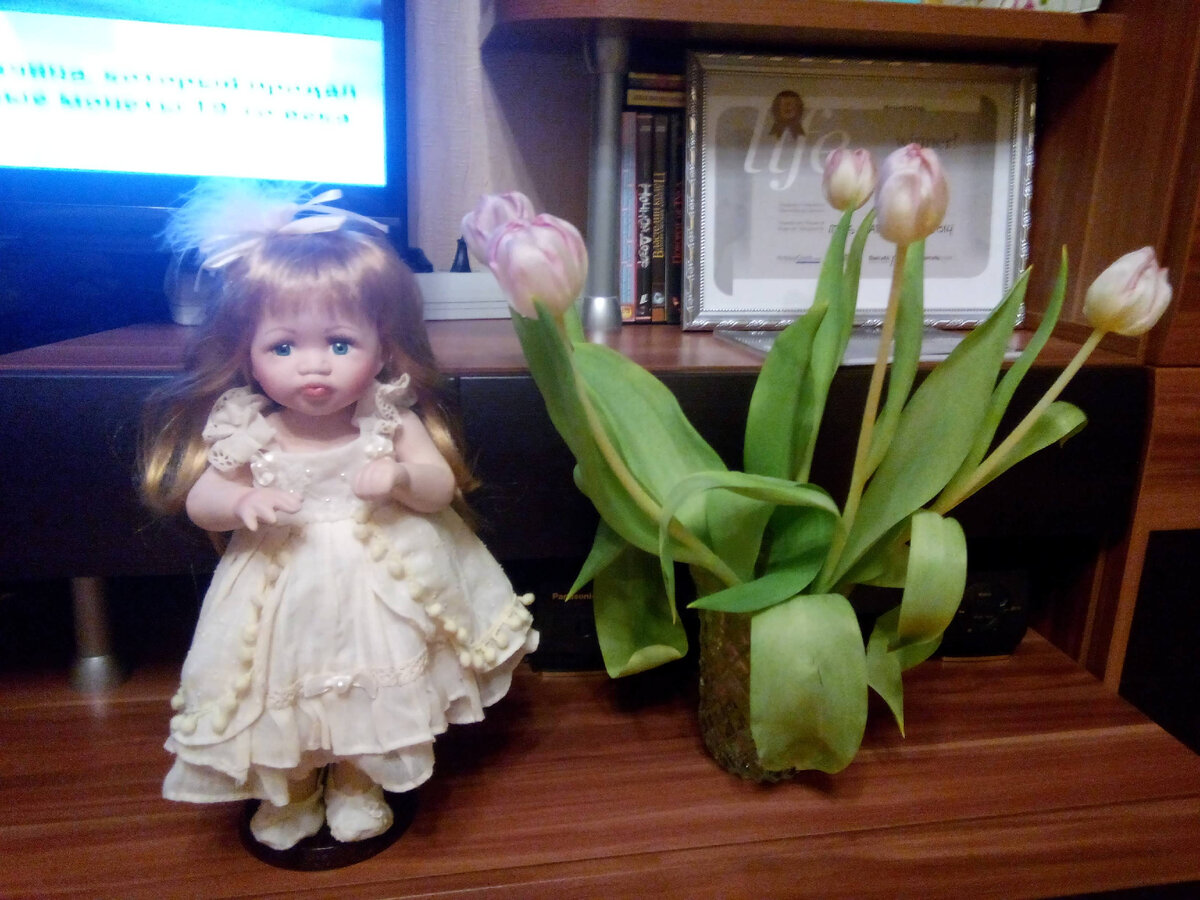 Эту фотографию я уже публиковала, но у меня нет другой (не знала, что буду когда-то рассказывать эту историю). Здесь видно, что реснички разные.