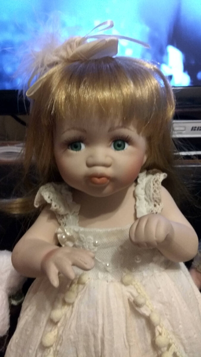 У маленькой новые реснички.