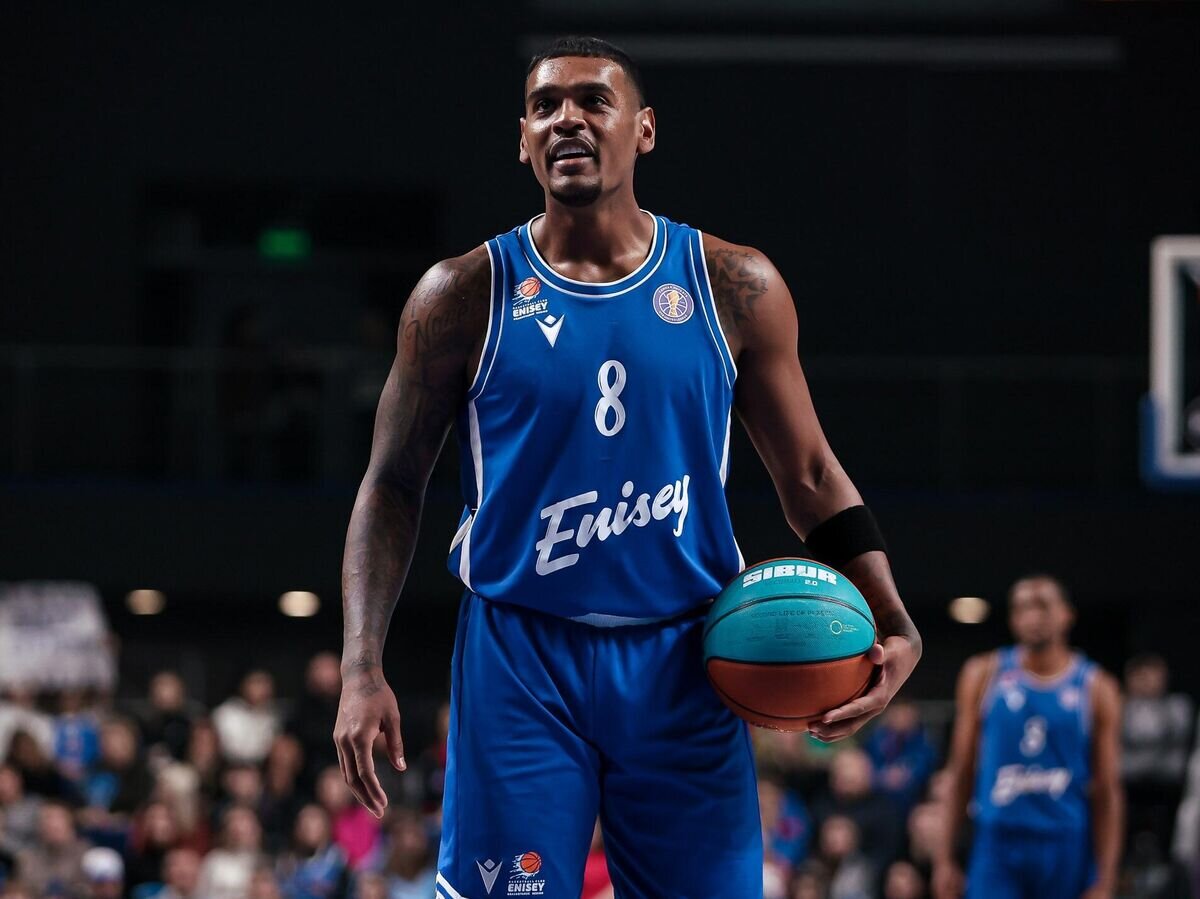 Таблица результатов соревнований по баскетболу. Афиша футбольного матча. График соревнований. Основные метрологические характеристики средств измерений. Расписание игр по баскетболу.