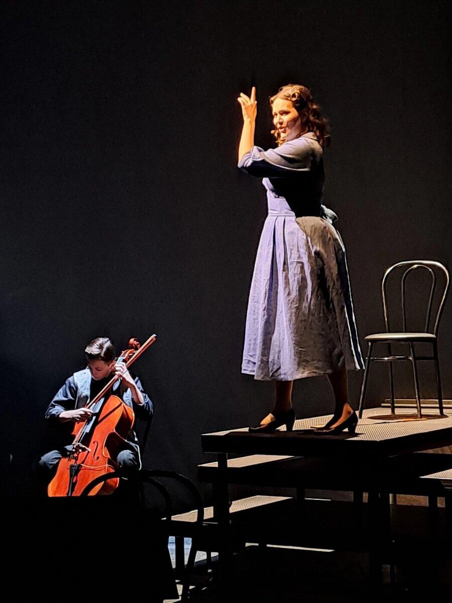 Сцена из спектакля. Фото автора