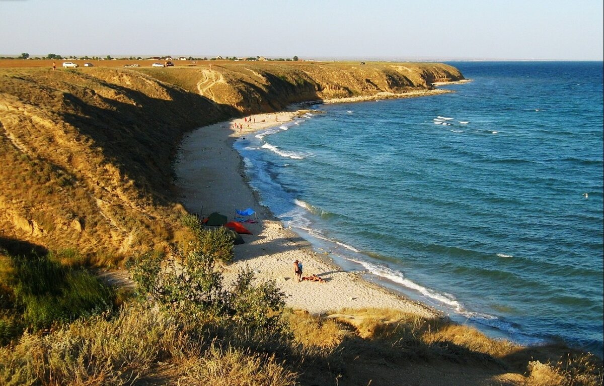 Вид на наш участок и пляж.