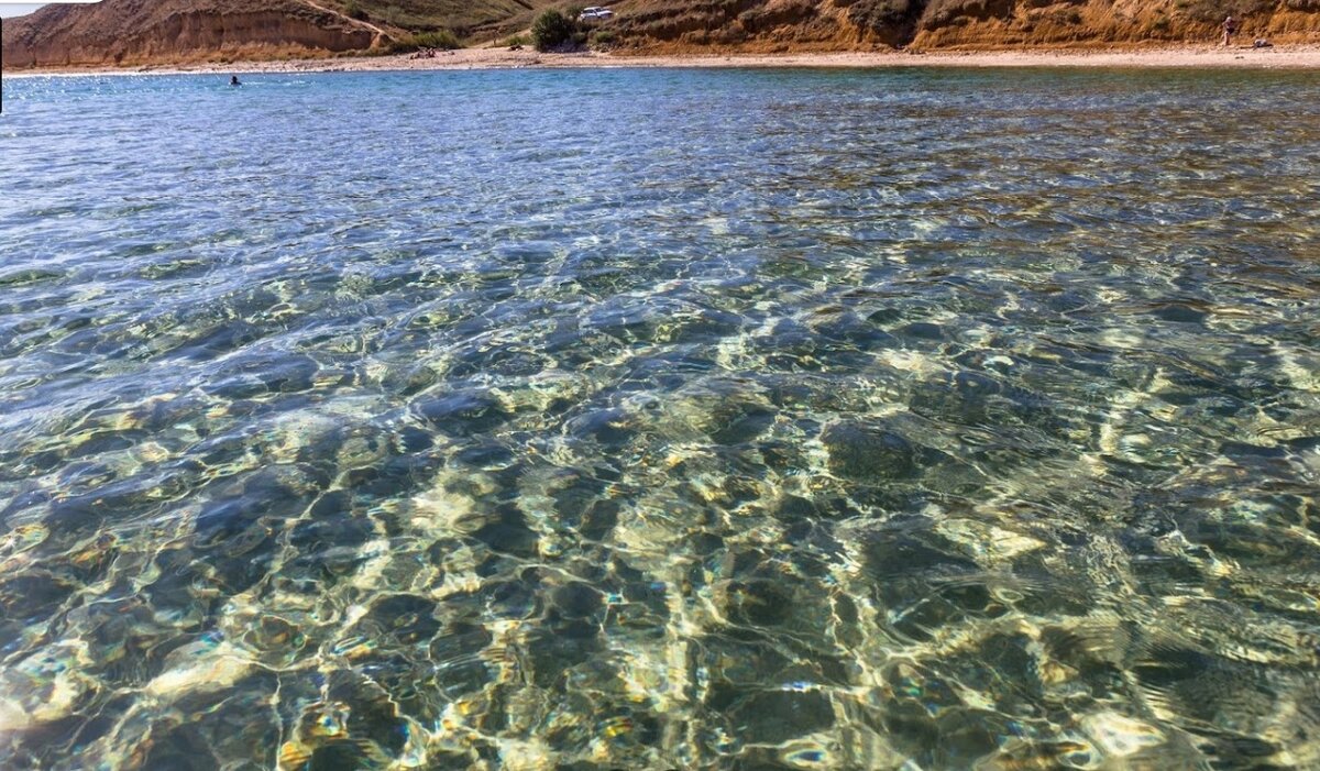 Вид на пляж с моря.