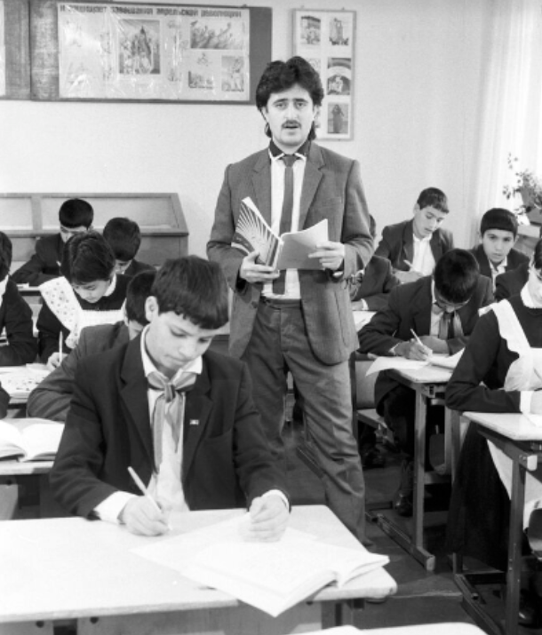 Казахская ССР. Школа-интернат для осиротевших афганских детей в городе Каратау. 