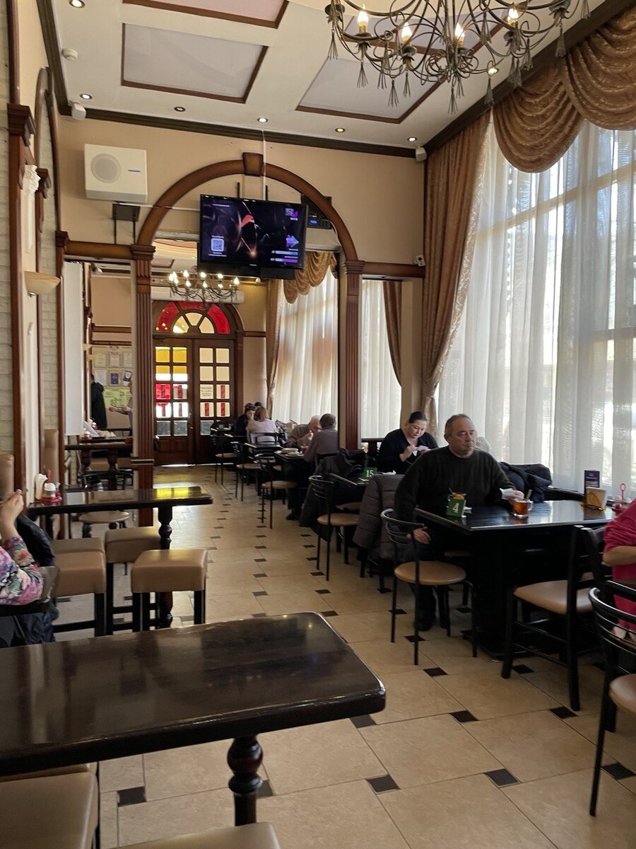 в зале пиццерии