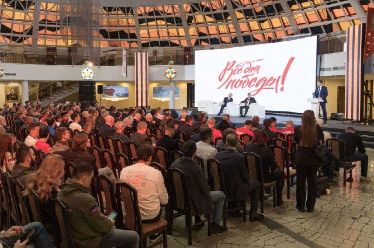 Завод мэнпауэр новомосковск. Полема тула фото. Радель павел фабрикс. Персонал завода. Завод графит узловая.