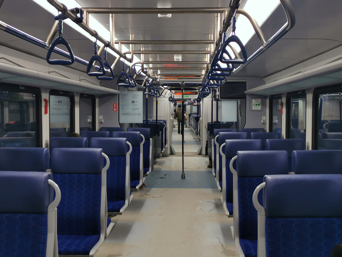 Внутри вагона ЭГ2Тв-016 "Иволга", вагон 11. 