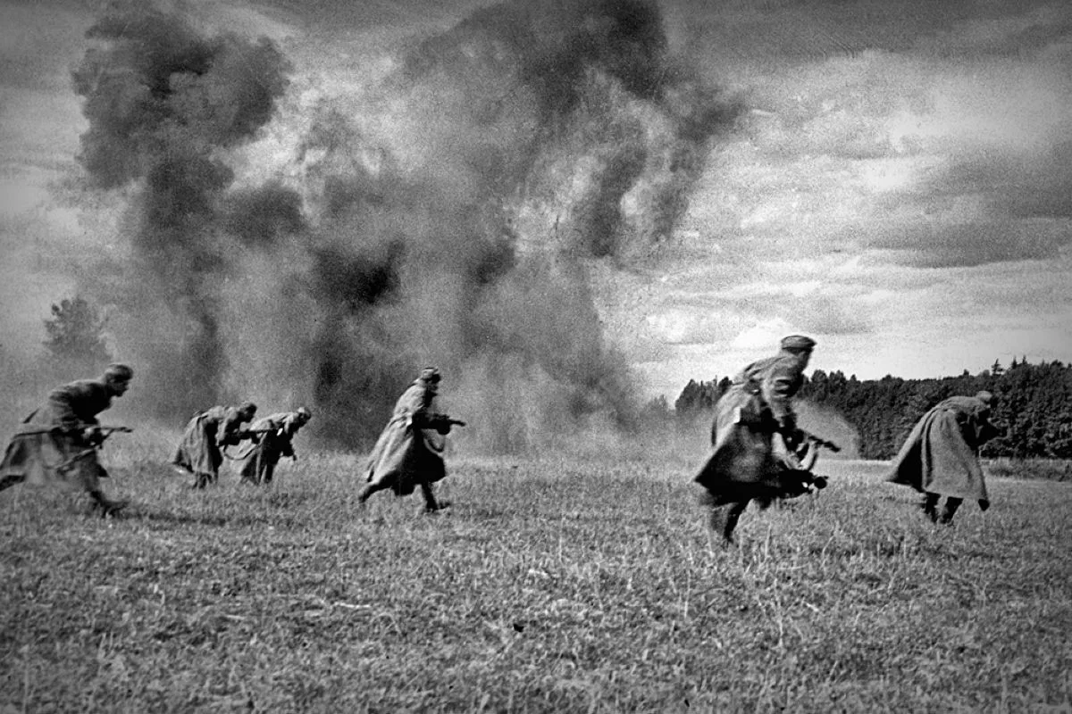 Они легли на поле боя. Атака Советской пехоты 1941-1945.