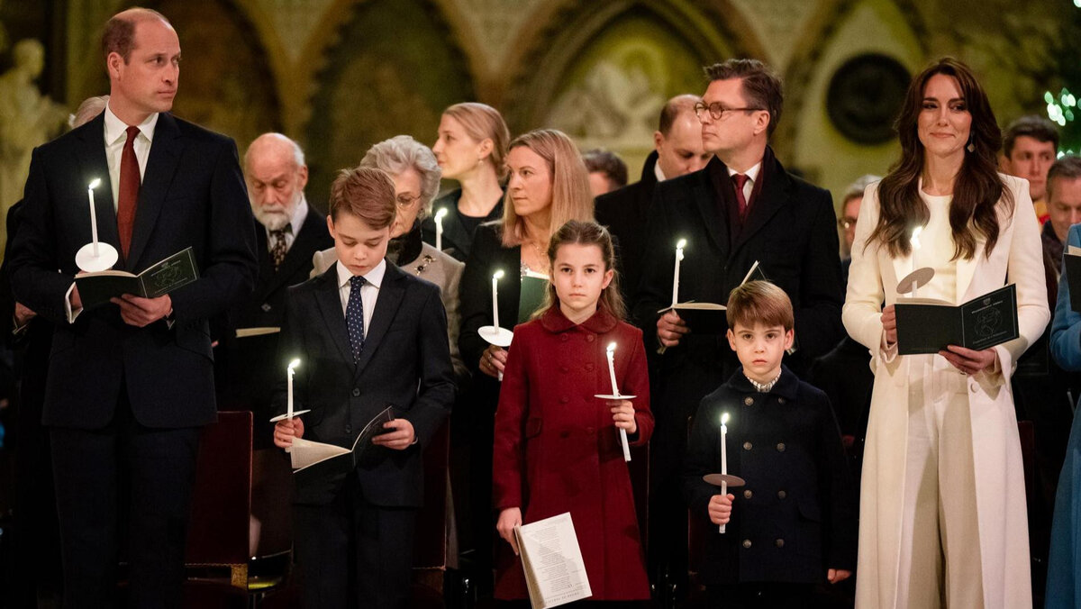 Плохо выписывающий. Врач и пациент. Доктор выписывает рецепт. Назначение врача. Подписание чека.