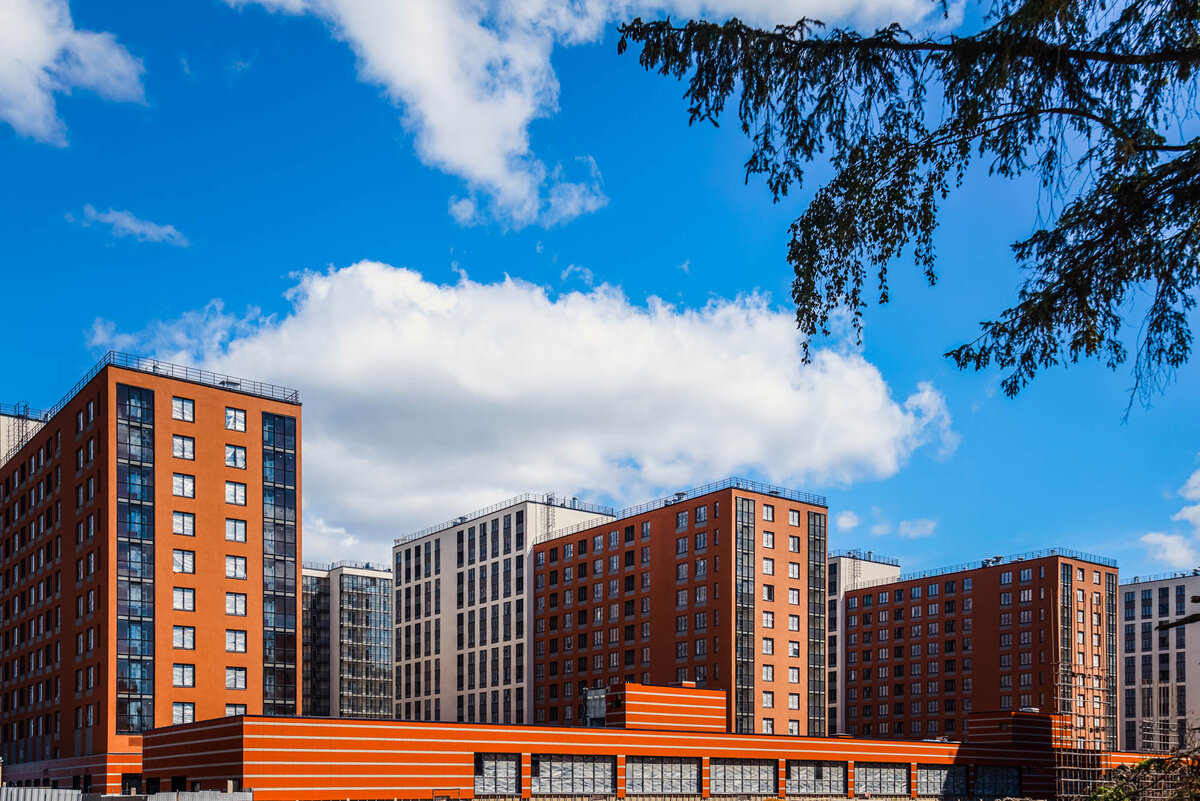 Фотография жилого комплекса «Полис Приморский 2». Дом сдан, большой выбор планировочных решений.