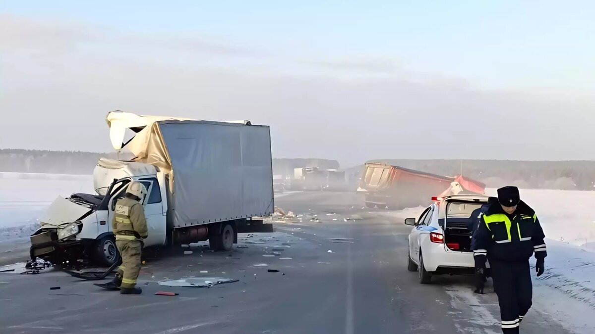 Я бы лежал под фурой»: водитель рассказал, как чудом выжил в ДТП по пути в  Тюмень | nashgorod.ru | Дзен