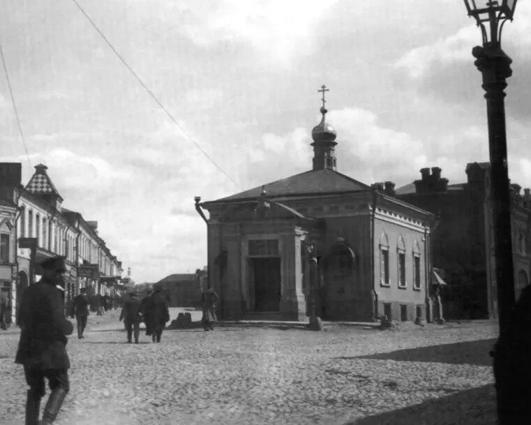 Часовня Николая Чудотворца Николо-Берлюковской пустыни близ Немецкого рынка. 1914. Фото: Пётр Покрышкин. Источник: сайт www.pastvu.com