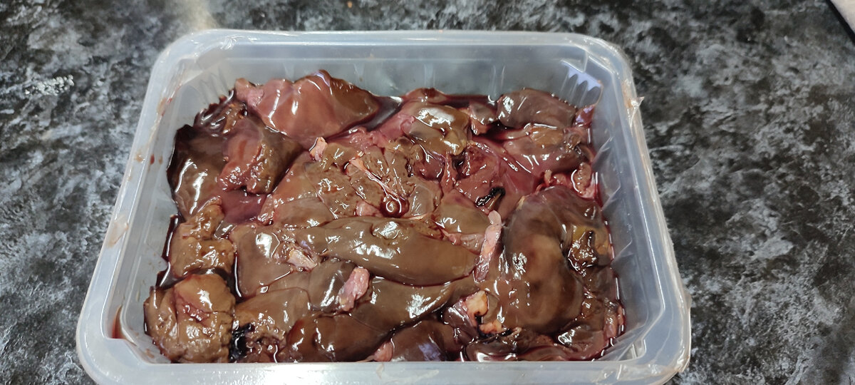 Отличная печень, сам бы ел 😁, да собачки с кошечками её тоже любят. 