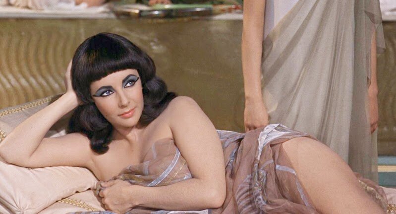Elizabeth Taylor a purtat titlul neoficial de „Regina Hollywoodului” în perioada de glorie.-3