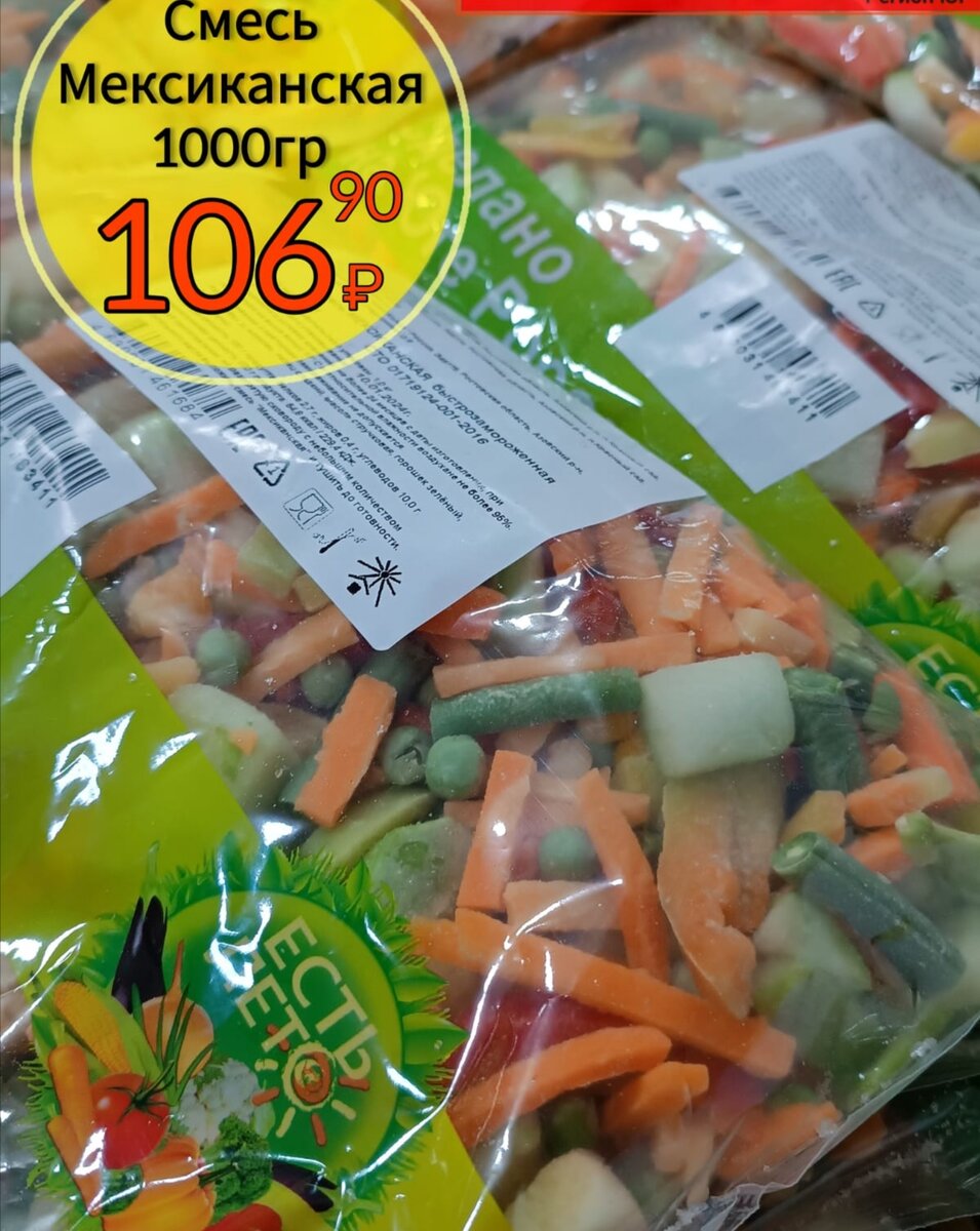 дождик мне никто не нужен я. акула я иду по лужам. девушка убегает. иду по лужам мне никто не нужен. мостовая с лужами.