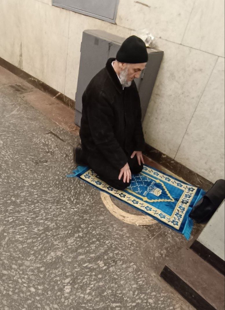 скинхеды операция белый вагон. скинхеды операция белый вагон. камера видеонаблюдения в электричке. станция выхино час пик. операция белый вагон.