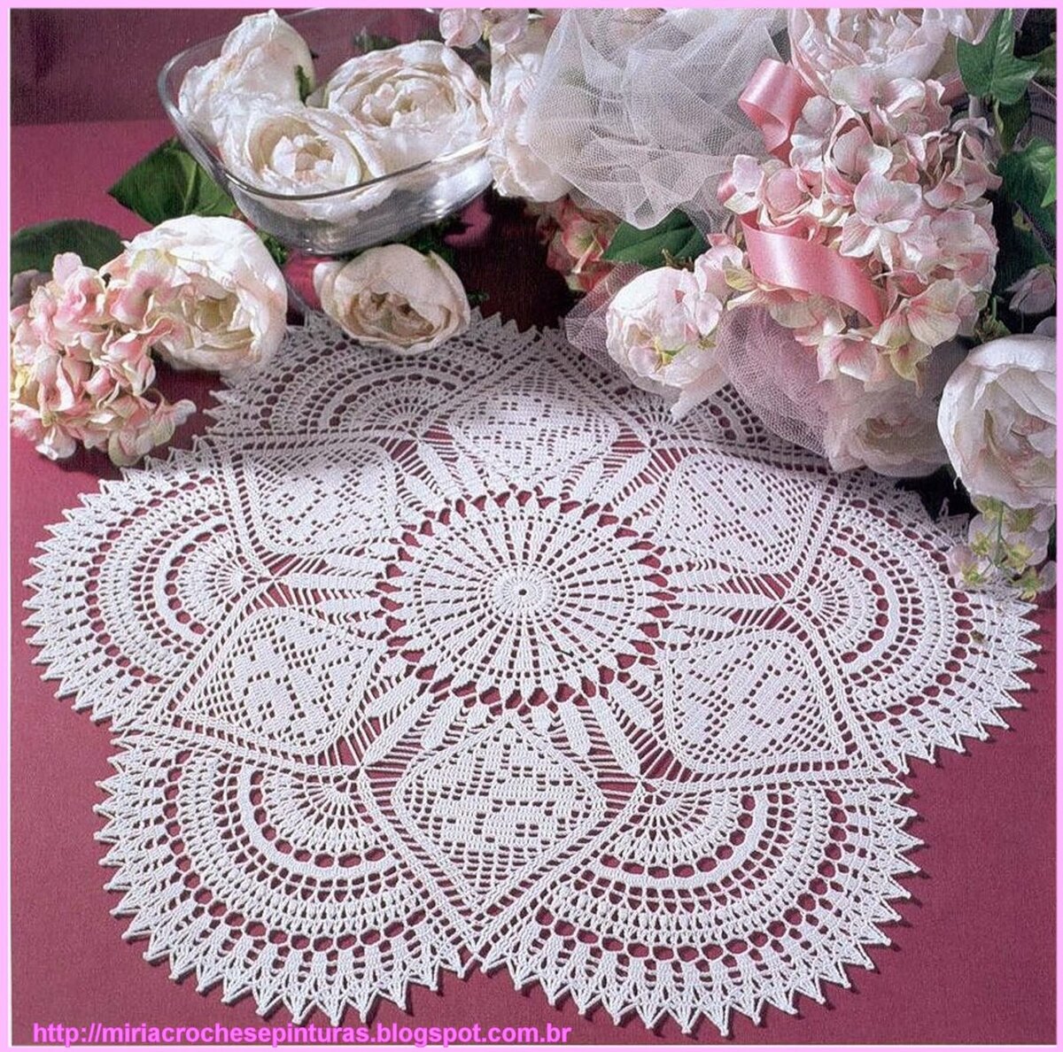 Скатерти крючком простые и красивые. Vintage Doily Crochet скатерть крючком. Салфетки крючком Doily Crochet. Салфетка Doily крючком. Ажурные вязаные салфетки.