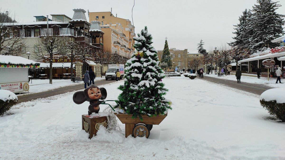 Чебурашка 13 января на Курортном бульваре. Фото: Кирилл Полиенко/Polienko: путешествуем вдвоём
