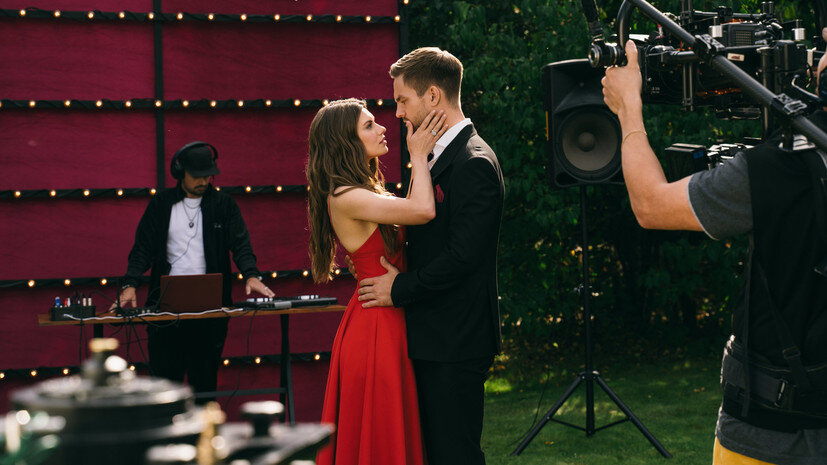    Кадр со съёмок сериала «Постучись в мою дверь в Москве» (2024)