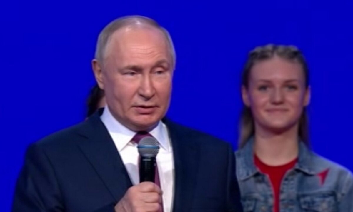    Куряне исполнили гимн РФ вместе с Владимиром Путиным