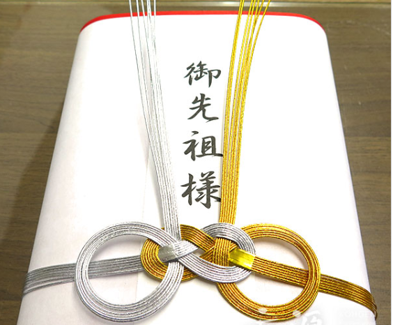 Коробочка со свадебными благовониями украшается особым образом. Фото: kohgen.com