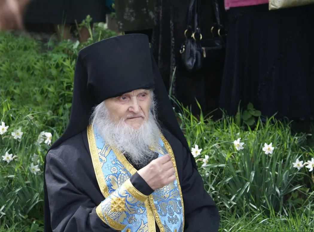 Οι πρεσβύτεροι είναι εξαιρετικά πνευματικοί κληρικοί, προικισμένοι με μεγάλη σοφία και χαρακτηρισμένοι από τον ίδιο τον Επουράνιο Πατέρα.-7