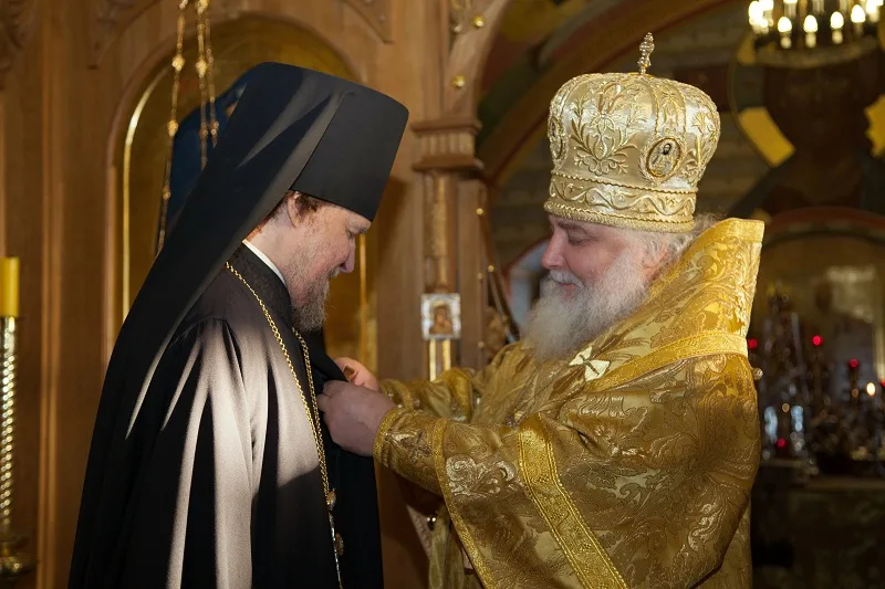 Οι πρεσβύτεροι είναι εξαιρετικά πνευματικοί κληρικοί, προικισμένοι με μεγάλη σοφία και χαρακτηρισμένοι από τον ίδιο τον Επουράνιο Πατέρα.-8