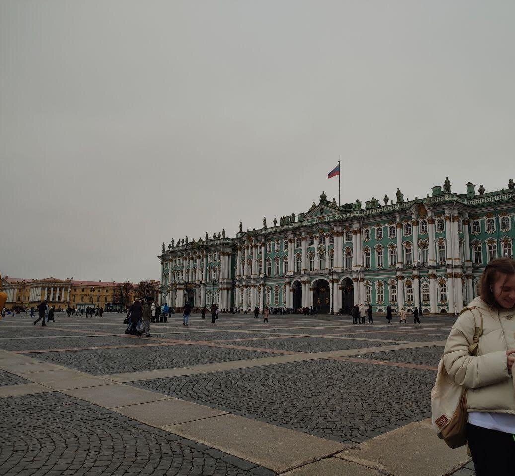 Что означает термин эрмитаж. Музеи мира презентация эрмитаж. Эрмитаж значение слова эрмитаж. Доклад о музее. Что означает термин эрмитаж.