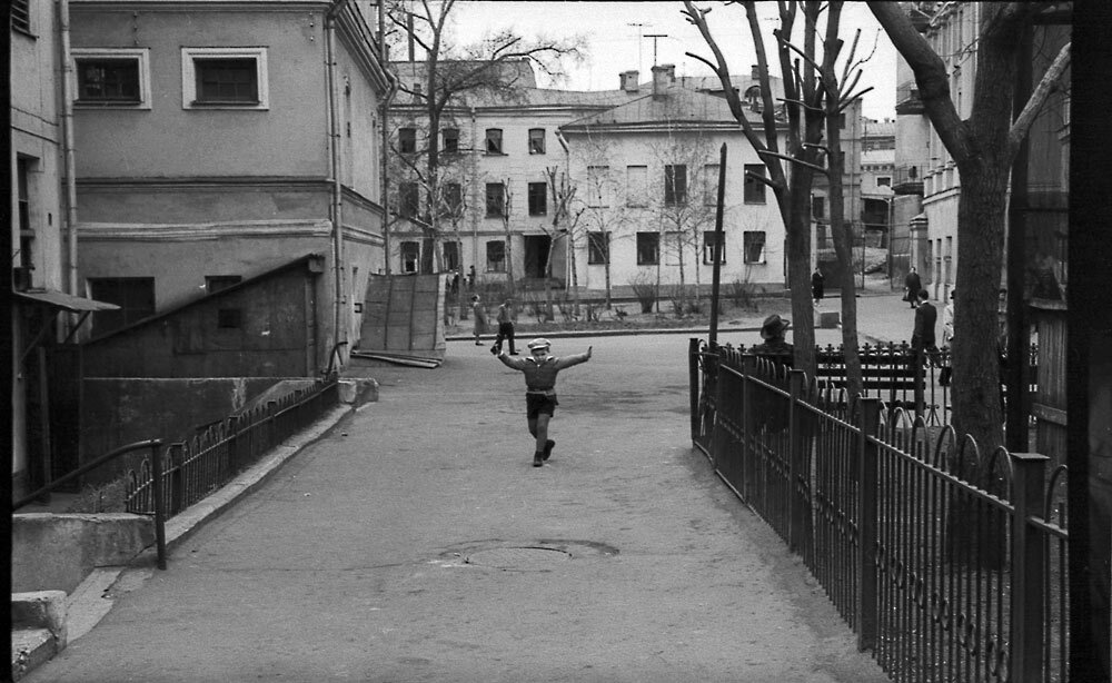 воспоминания согревают. память согревает человека изнутри. теплые воспоминания. запах любимого человека цитаты. осенняя любовь анимация.