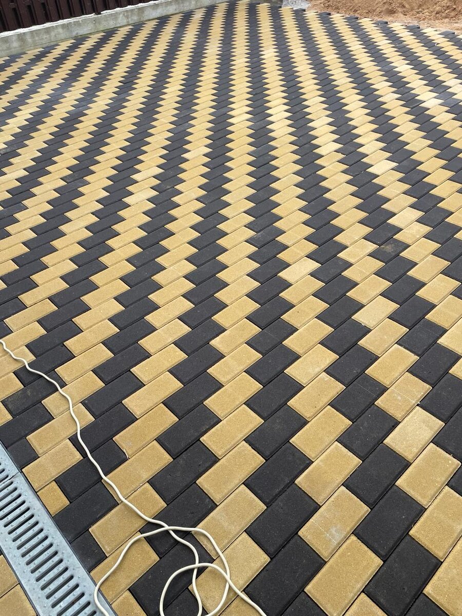 Брусчатка тротуарная старый город. Ленстройдеталь плитка тротуарная. Поддон брусчатки. Фирмы тротуарной плитки. Дизайн прессованной брусчатки.