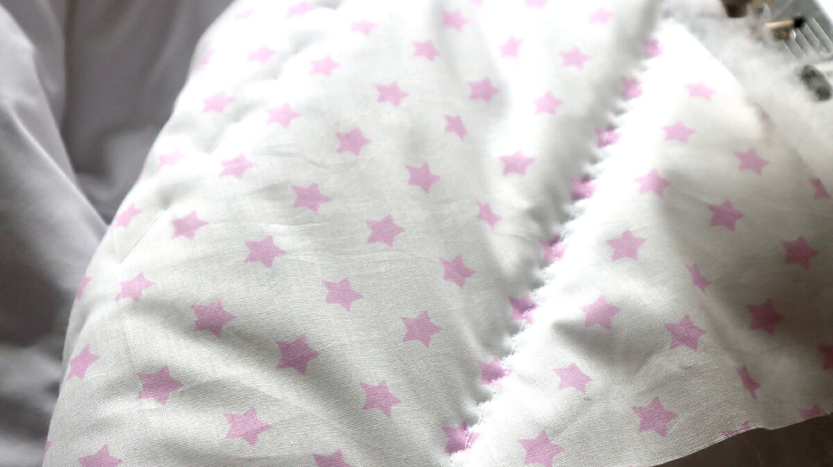 плед с наполнителем. детский плед. лебяжий пух - 100% полиэфирное волокно. одеяло детское пуховое для новорожденных. ребенок в одеяле.