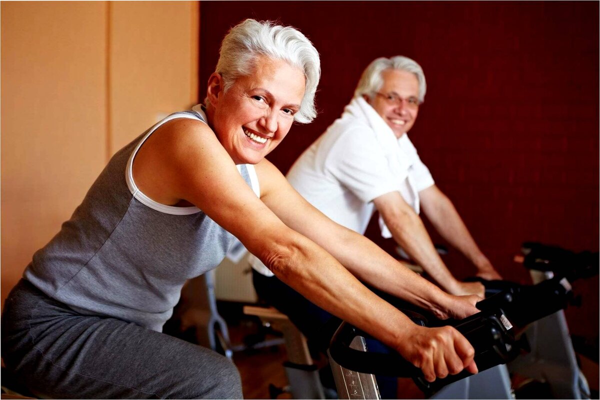 Методики пожилых людей. Спортивные люди в возрасте. Пожилые люди спорт. Физкультура для пожилых. Занятия спортом пожилые.
