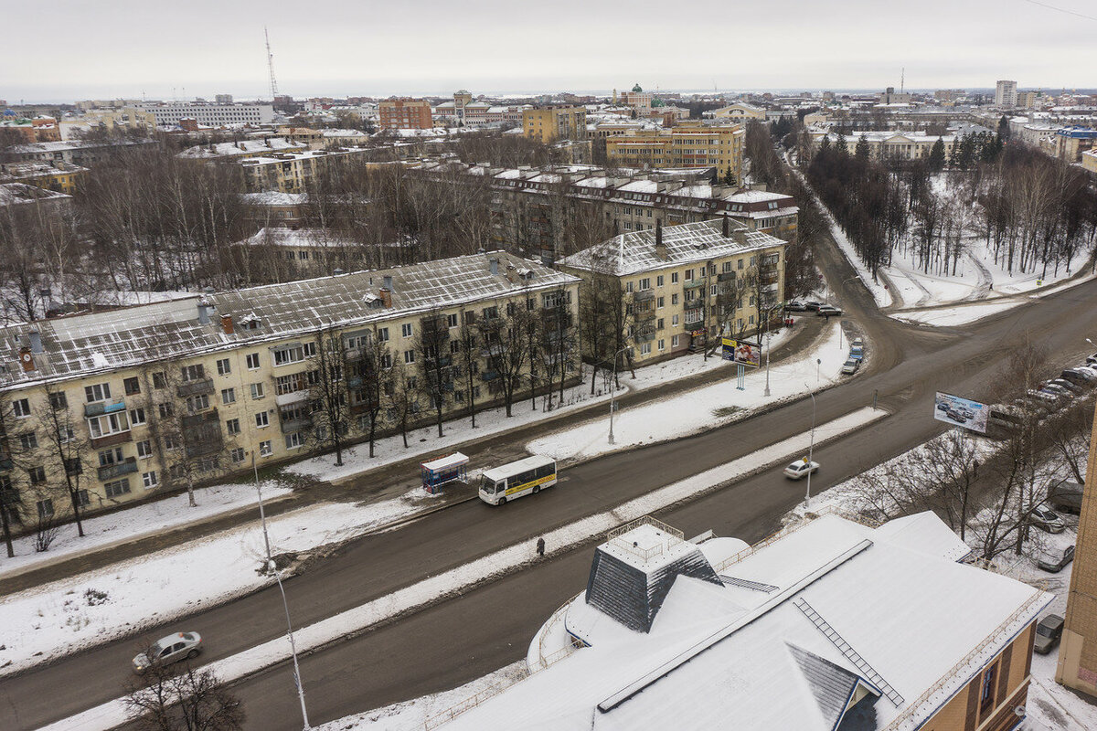 Вид с Хасанова, 7 в сторону сквера Наты Бабушкиной и центра города. Здесь и далее - 2015 года
