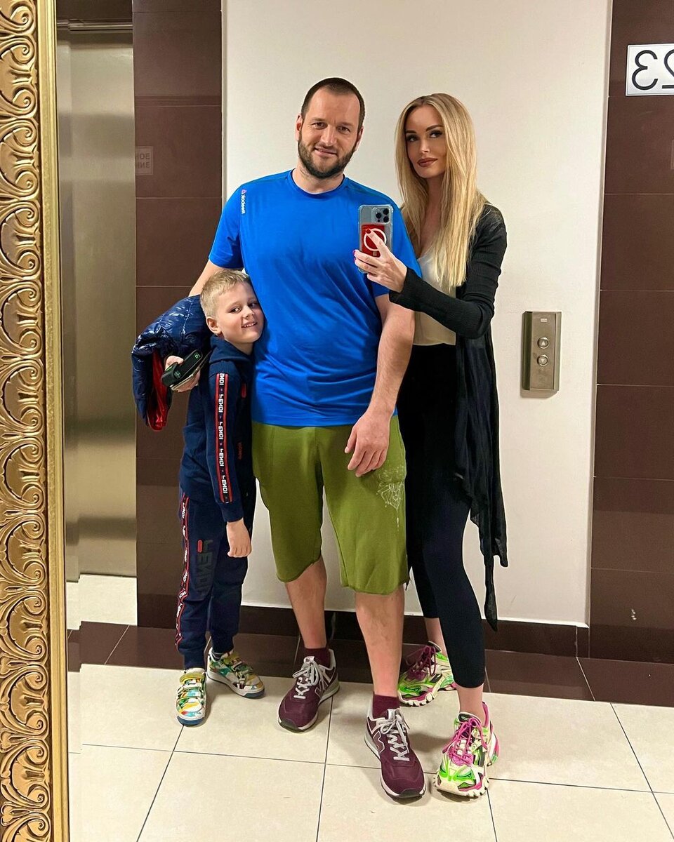 Участники дом 2 2019. Участницы дома 2. дом 2 участники.