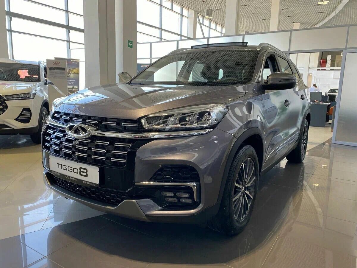 автоваз конвейер lada xray. почему новые авто. новые авто. машины в автосалоне. автомобили в автосалоне.