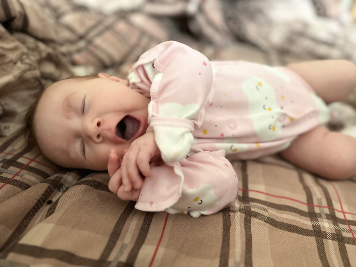 Куда отдать ребенка в 10 лет?. Жизнь, как она есть (2010). Куда отдать ребенка в 10 лет?. Какие кружки есть. Гимнастки на сцене ленты.