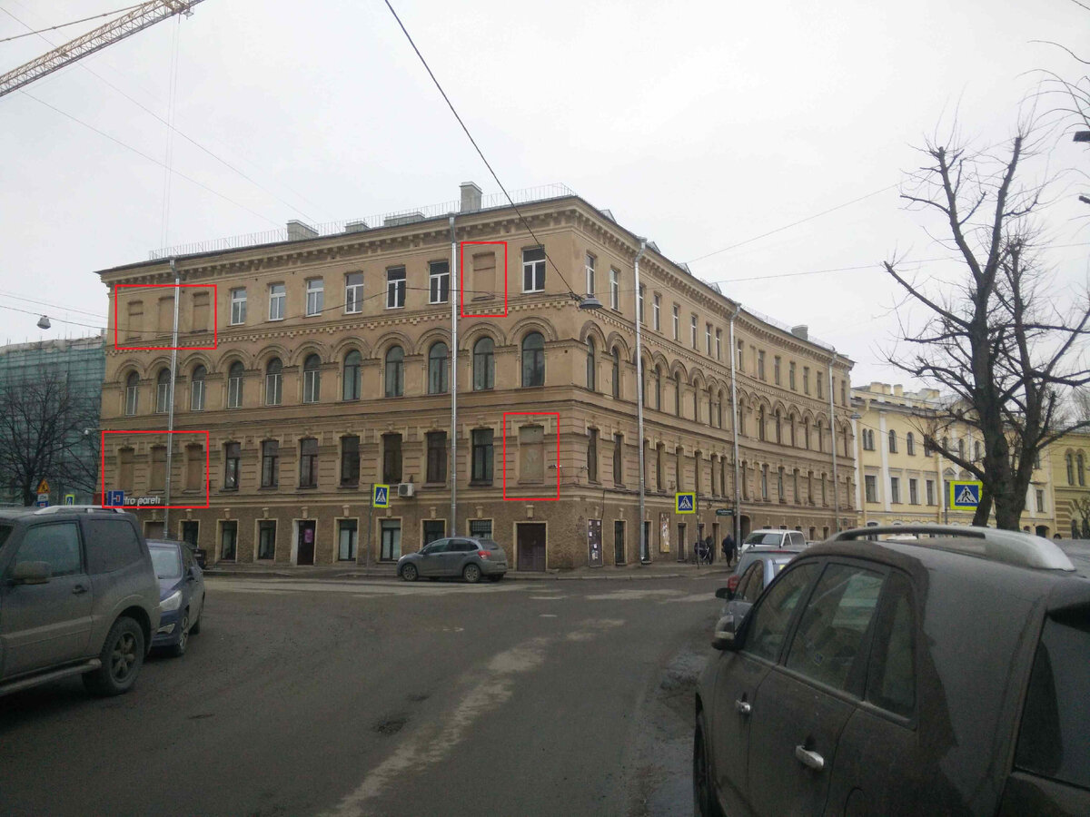 фотографии фасада многоквартирного жилого дома в историческом центре Санкт-Петербурга (набережная канала Грибоедова)